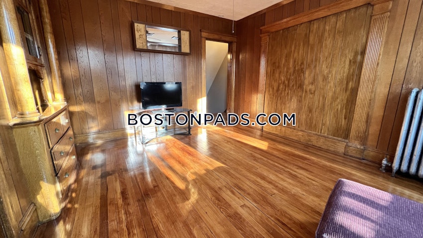 SOMERVILLE - TUFTS - 6 Beds, 1.5 Baths - Image 15