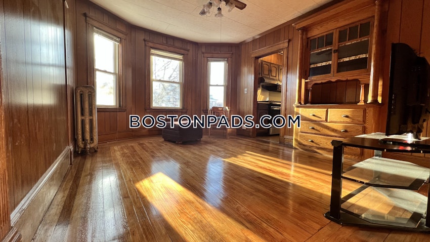 SOMERVILLE - TUFTS - 6 Beds, 1.5 Baths - Image 14