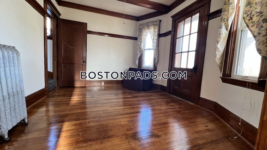 SOMERVILLE - TUFTS - 6 Beds, 1.5 Baths - Image 12