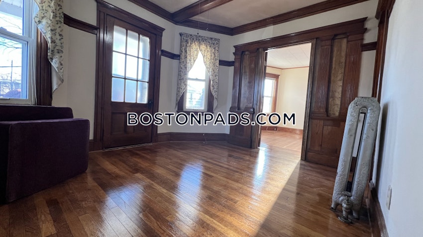 SOMERVILLE - TUFTS - 6 Beds, 1.5 Baths - Image 11