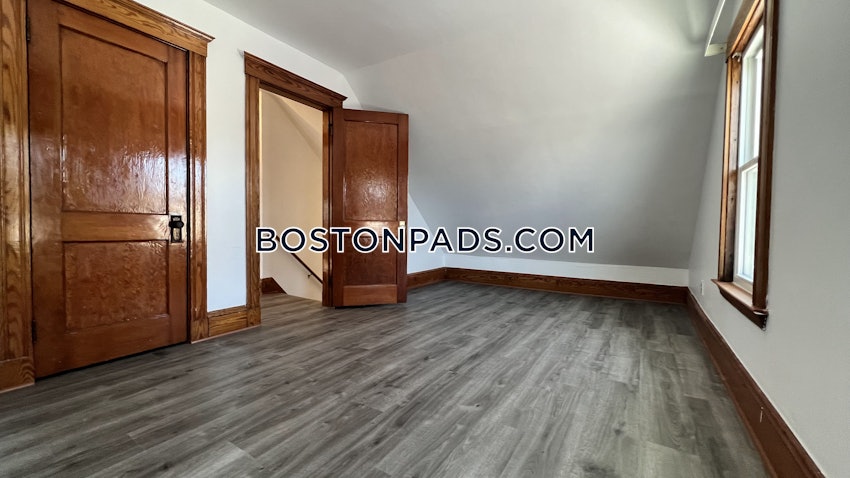 SOMERVILLE - TUFTS - 6 Beds, 1.5 Baths - Image 9