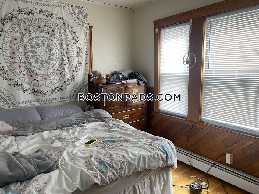 SOMERVILLE - TUFTS - 4 Beds, 2 Baths - Image 9