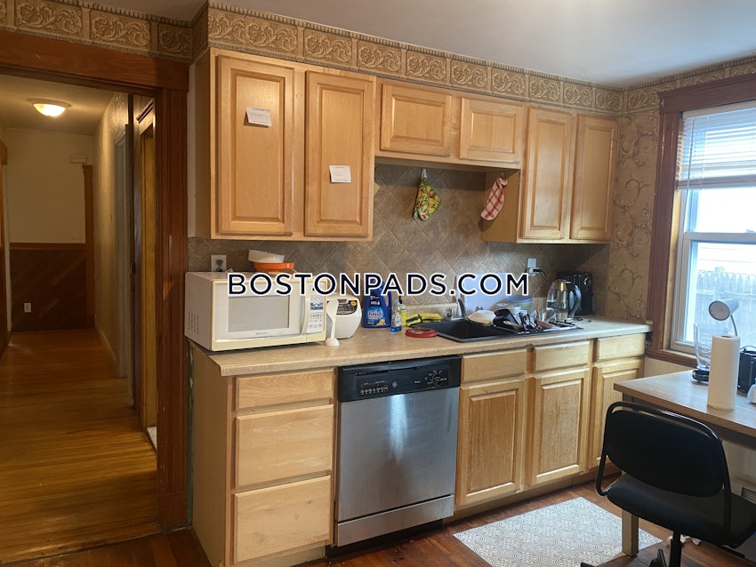 SOMERVILLE - TUFTS - 4 Beds, 2 Baths - Image 4