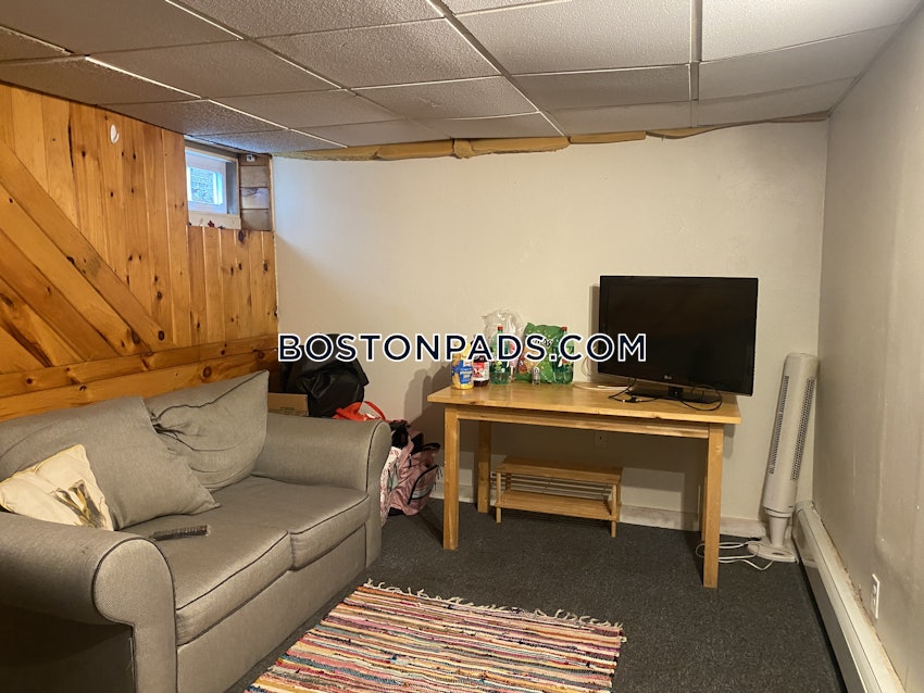 SOMERVILLE - TUFTS - 4 Beds, 2 Baths - Image 3