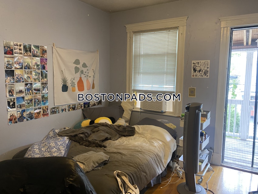 SOMERVILLE - TUFTS - 4 Beds, 1 Bath - Image 17