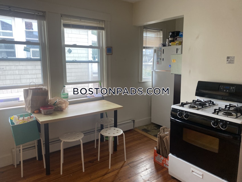 SOMERVILLE - TUFTS - 4 Beds, 1 Bath - Image 13