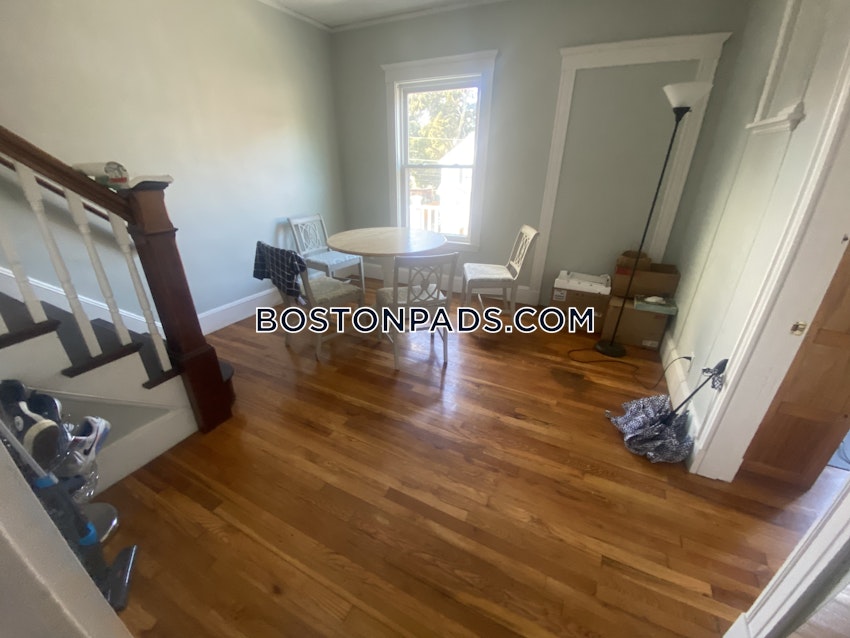 MEDFORD - TUFTS - 5 Beds, 2 Baths - Image 40