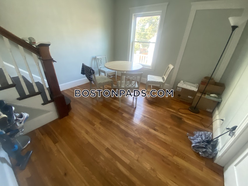 MEDFORD - TUFTS - 5 Beds, 2 Baths - Image 38