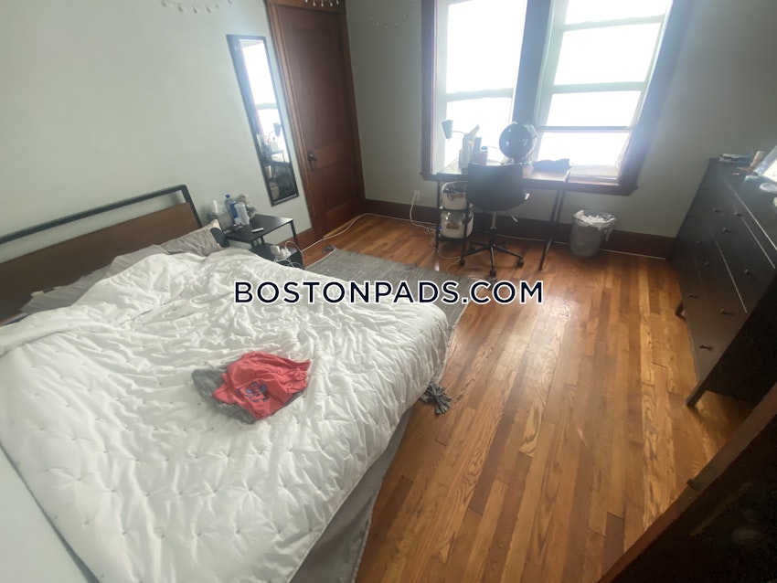 MEDFORD - TUFTS - 5 Beds, 2 Baths - Image 29