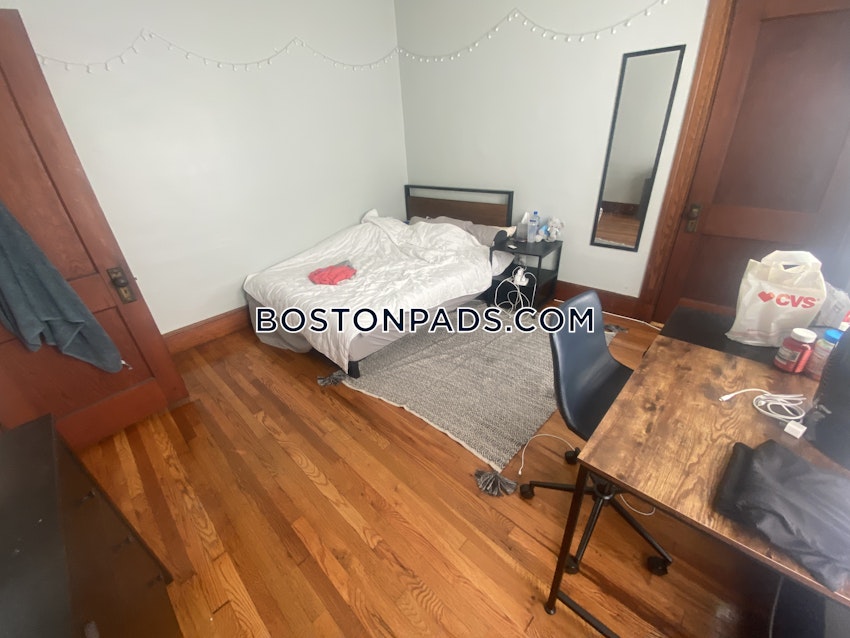 MEDFORD - TUFTS - 5 Beds, 2 Baths - Image 26