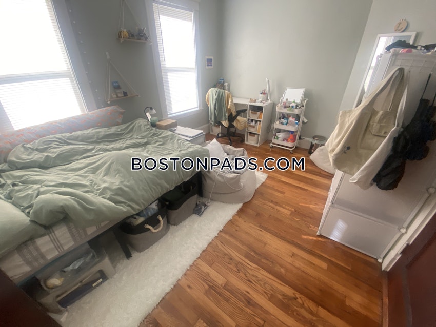 MEDFORD - TUFTS - 5 Beds, 2 Baths - Image 24