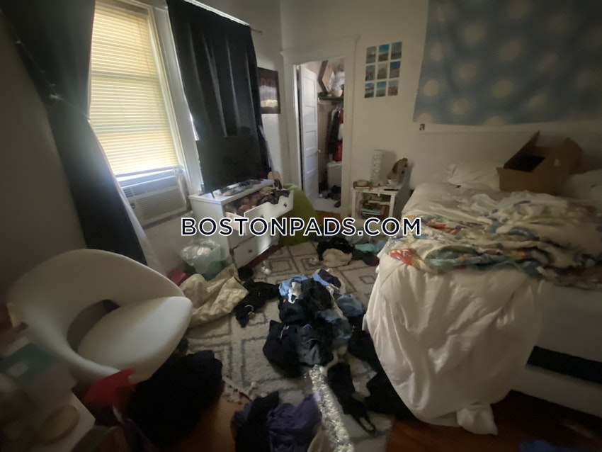 SOMERVILLE - TUFTS - 4 Beds, 1 Bath - Image 57