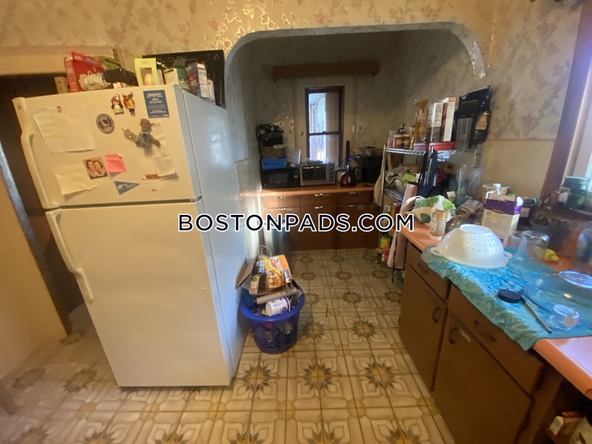 SOMERVILLE - TUFTS - 4 Beds, 1 Bath - Image 52