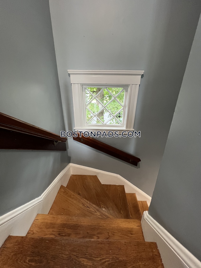 MELROSE - 5 Beds, 3 Baths - Image 9