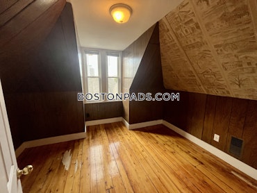 Boston - 5 Beds, 2 Baths