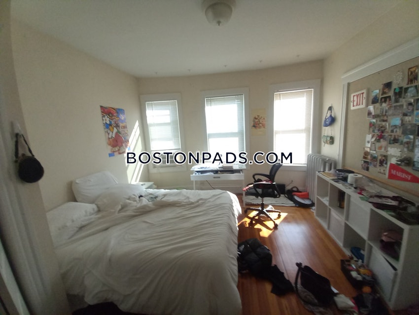 SOMERVILLE - TUFTS - 5 Beds, 2 Baths - Image 8