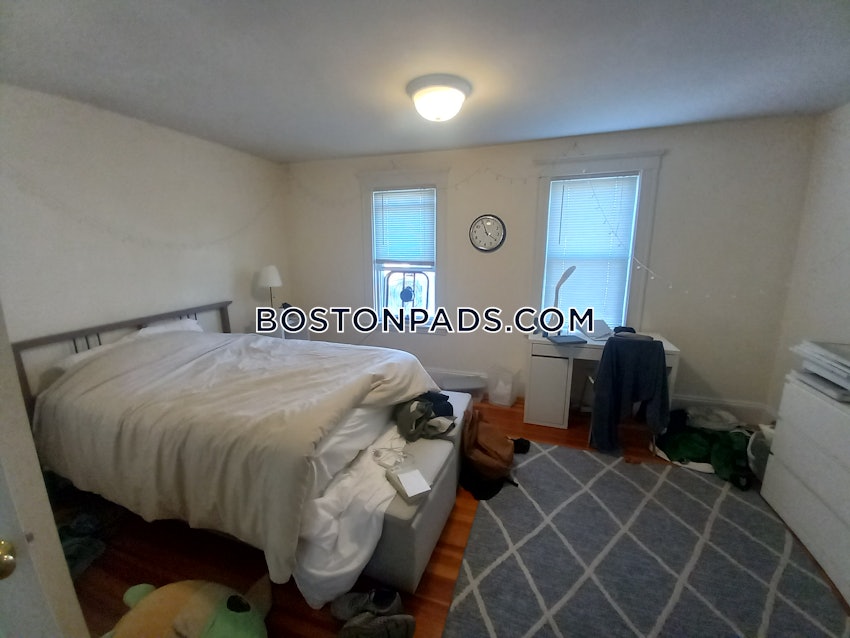 SOMERVILLE - TUFTS - 5 Beds, 2 Baths - Image 6