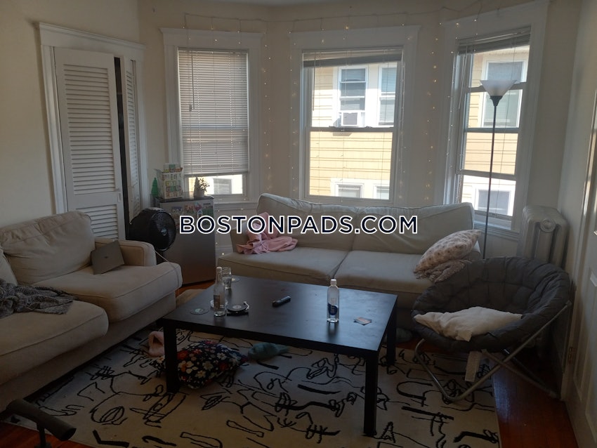 SOMERVILLE - TUFTS - 5 Beds, 2 Baths - Image 3