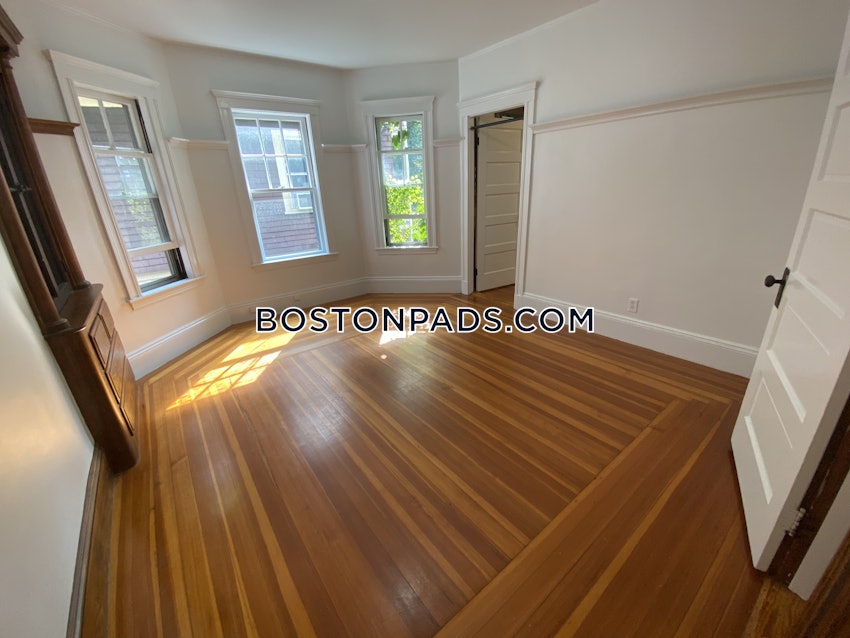 CAMBRIDGE - MT. AUBURN/BRATTLE/ FRESH POND - 3 Beds, 1 Bath - Image 47