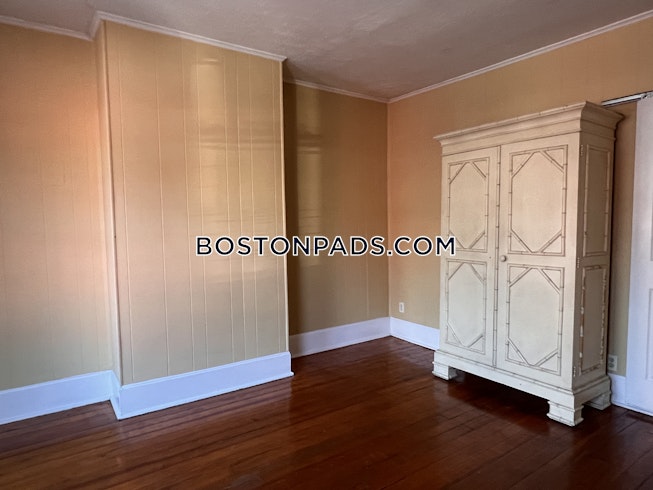 Boston - $4,400+ /mo