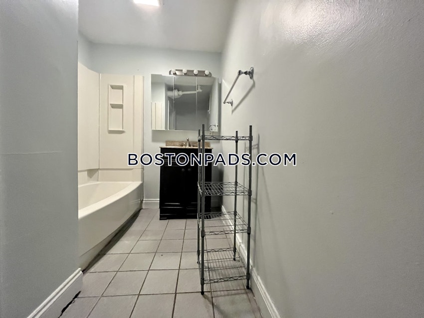 BOSTON - BRIGHTON - CLEVELAND CIRCLE - 5 Beds, 2 Baths - Image 9