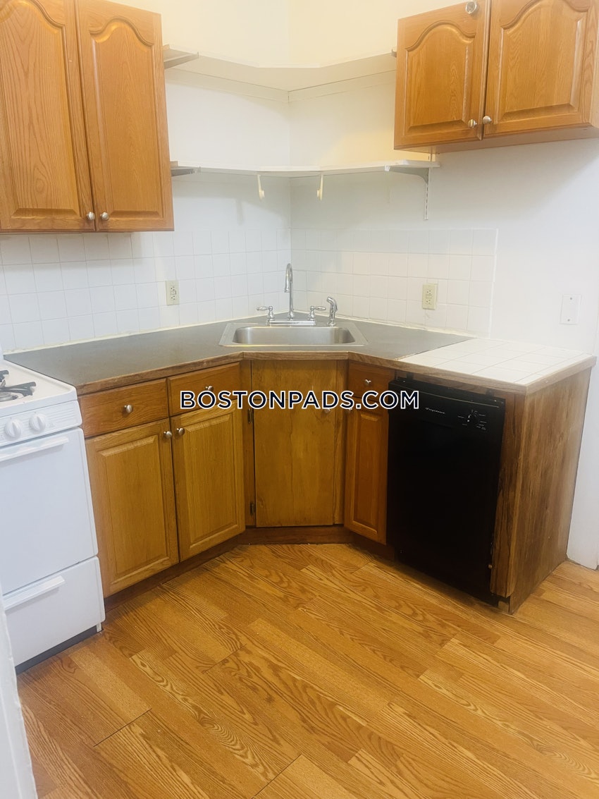 BOSTON - NORTHEASTERN/SYMPHONY - 3 Beds, 1 Bath - Image 3