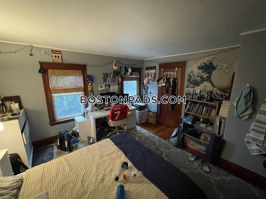 SOMERVILLE - TUFTS - 4 Beds, 1.5 Baths - Image 5