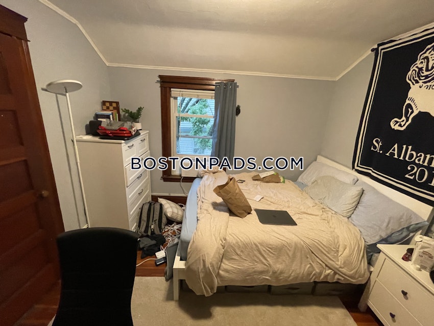 SOMERVILLE - TUFTS - 4 Beds, 1.5 Baths - Image 26