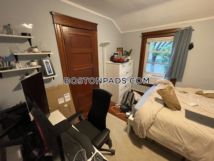 SOMERVILLE - TUFTS - 4 Beds, 1.5 Baths - Image 25