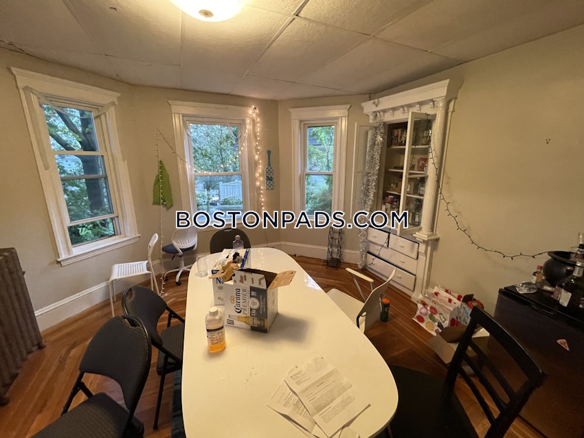 SOMERVILLE - TUFTS - 4 Beds, 1.5 Baths - Image 21