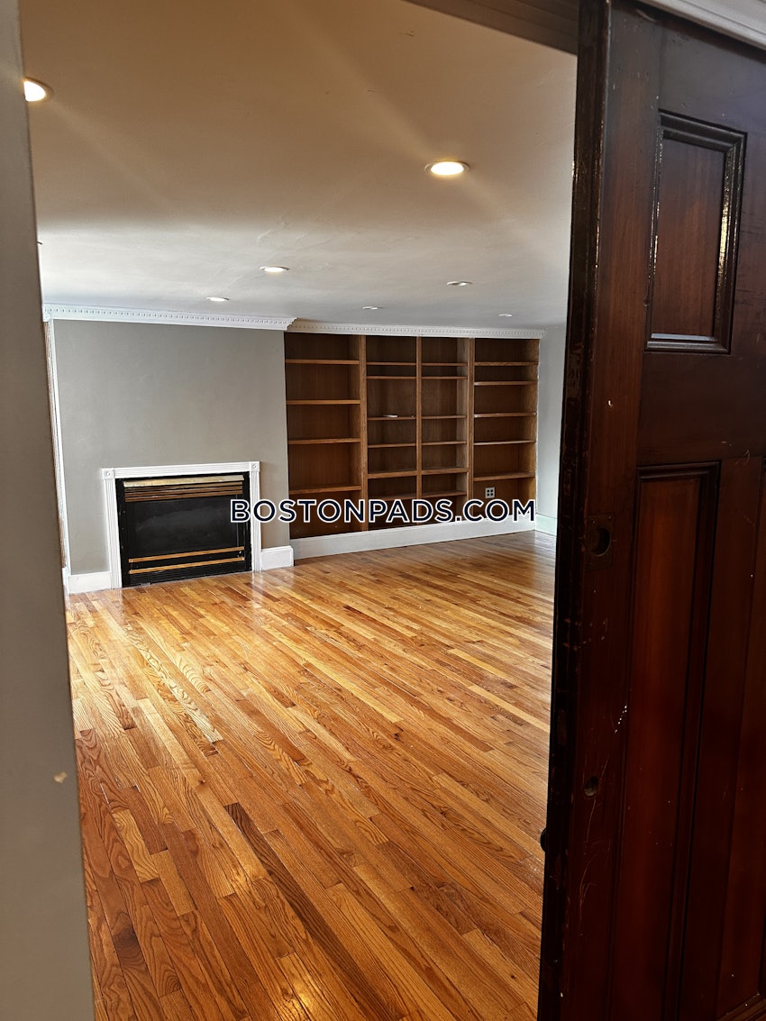 MEDFORD - MEDFORD SQUARE - 4 Beds, 3 Baths - Image 30