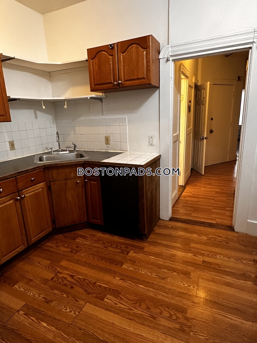 BOSTON - NORTHEASTERN/SYMPHONY - 3 Beds, 1 Bath - Image 5