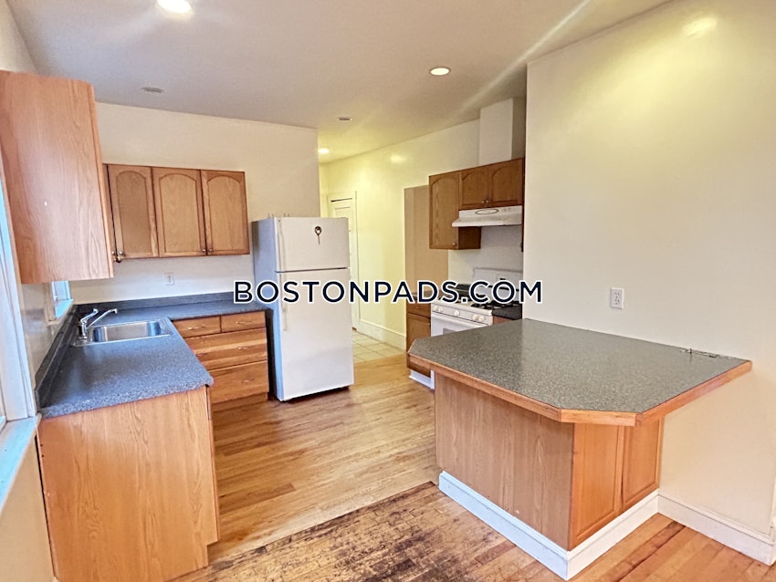 BOSTON - BRIGHTON - OAK SQUARE - 4 Beds, 1 Bath - Image 3