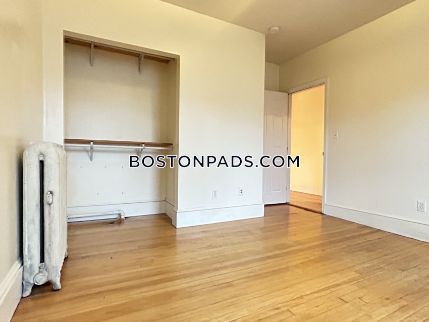 BOSTON - BRIGHTON - OAK SQUARE - 4 Beds, 1 Bath - Image 10