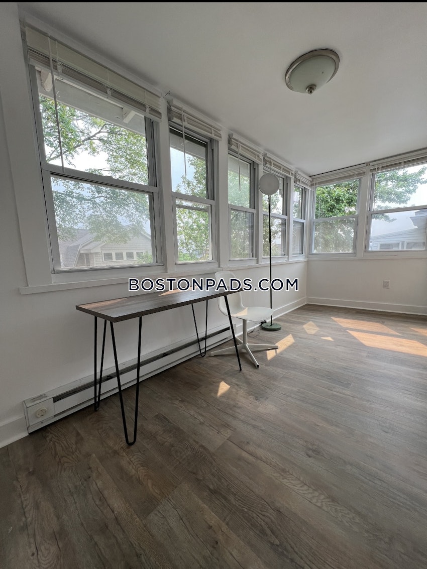 SOMERVILLE - TUFTS - 6 Beds, 1 Bath - Image 11