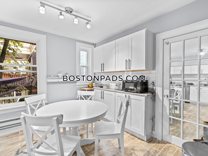 medford-apartment-for-rent-5-bedrooms-2-baths-magoun-square-6000-4452821 