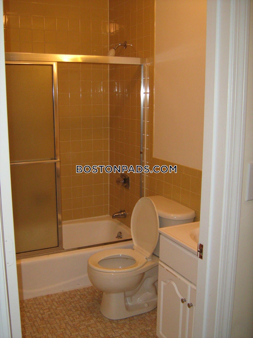 LEXINGTON - 2 Beds, 2 Baths - Image 4