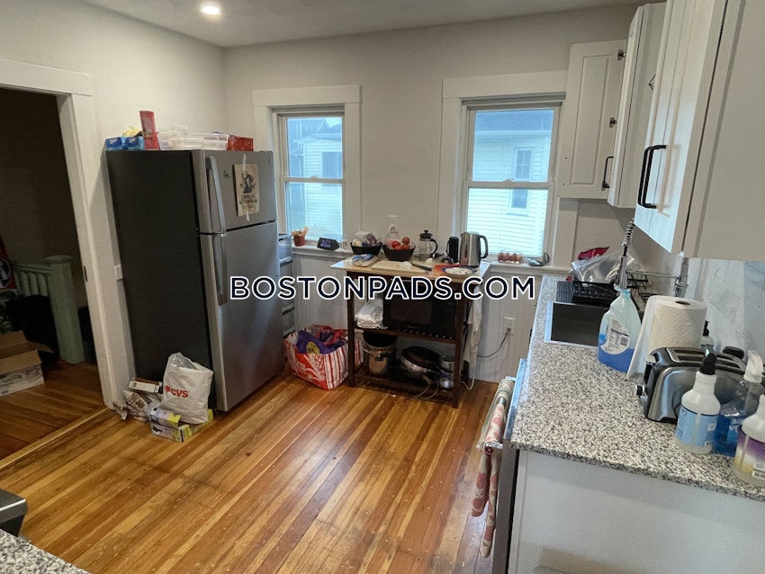 MEDFORD - TUFTS - 4 Beds, 1 Bath - Image 47