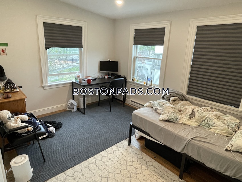 MEDFORD - TUFTS - 4 Beds, 1 Bath - Image 44