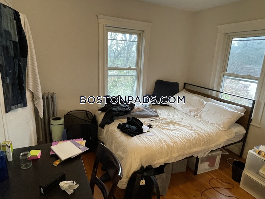 MEDFORD - TUFTS - 4 Beds, 1 Bath - Image 40