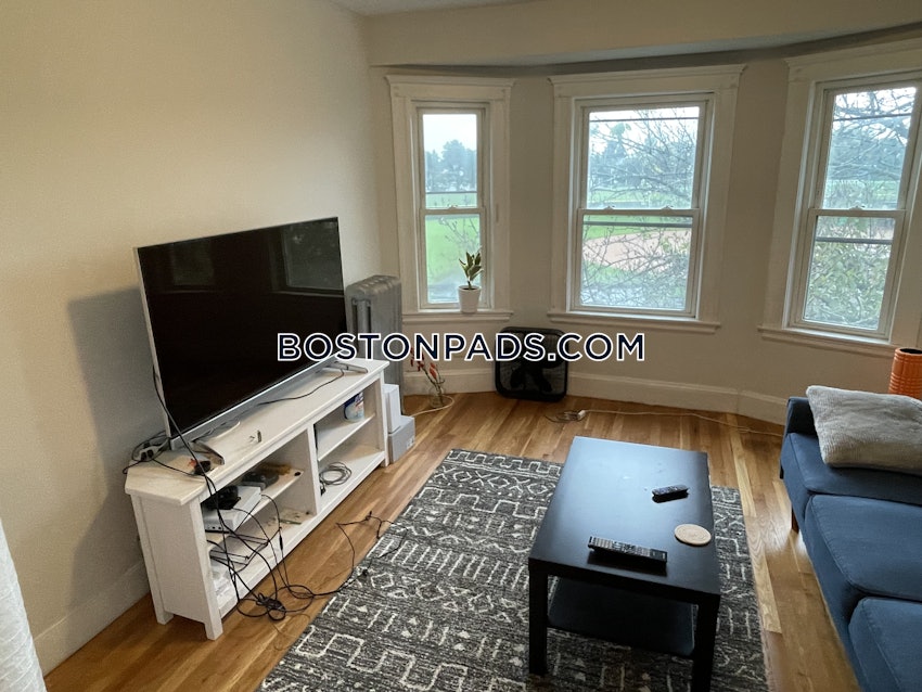 MEDFORD - TUFTS - 4 Beds, 1 Bath - Image 39