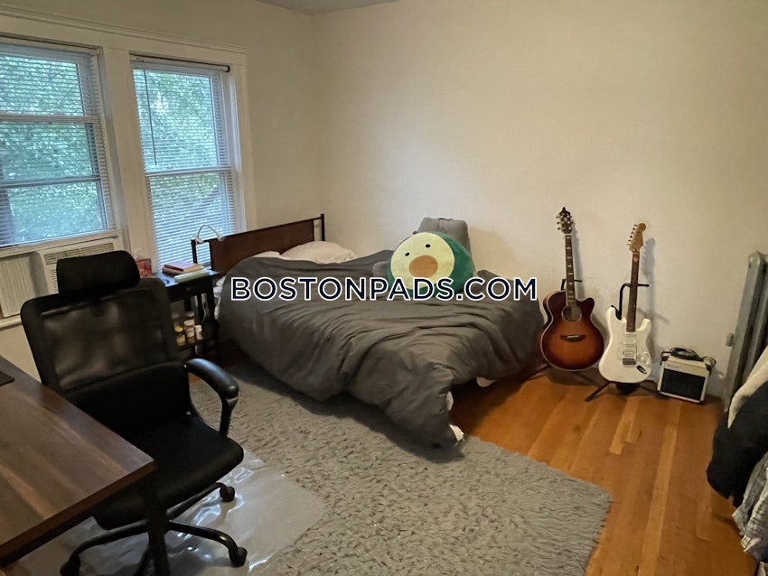 MEDFORD - TUFTS - 4 Beds, 1 Bath - Image 37