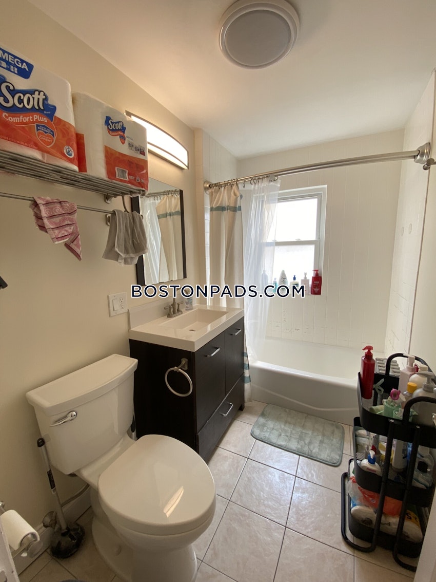 MEDFORD - TUFTS - 3 Beds, 1 Bath - Image 17