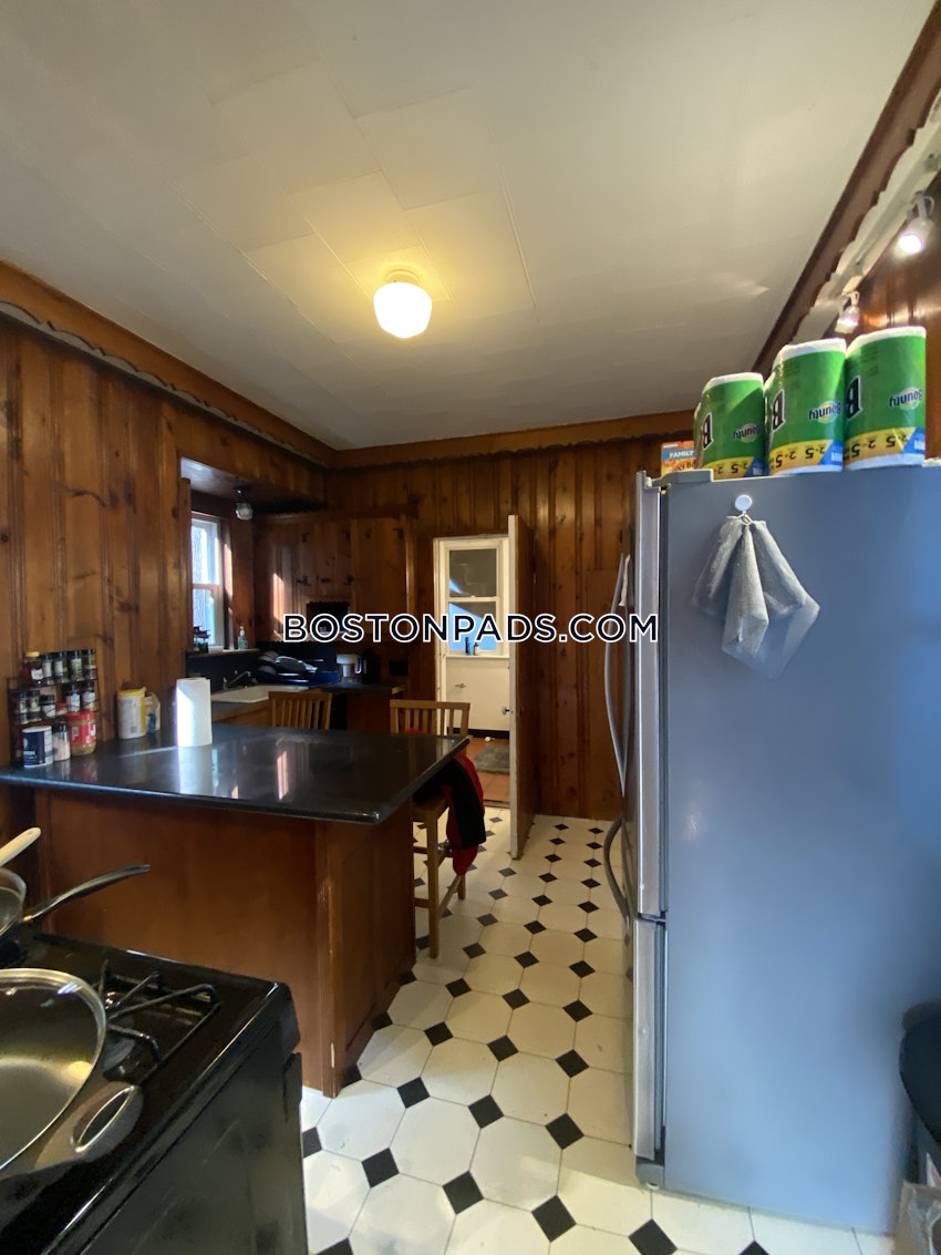 SOMERVILLE - TUFTS - 4 Beds, 1 Bath - Image 10