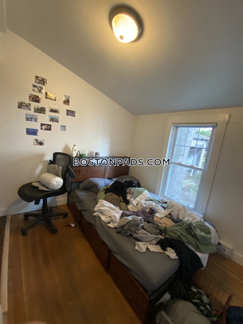 SOMERVILLE - TUFTS - 4 Beds, 1 Bath - Image 4