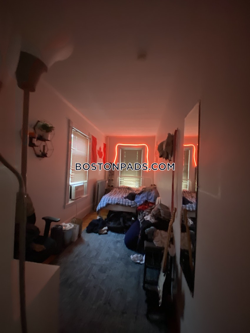 SOMERVILLE - TUFTS - 4 Beds, 1 Bath - Image 17