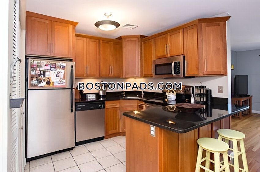 MEDFORD - TUFTS - 2 Beds, 2 Baths - Image 3