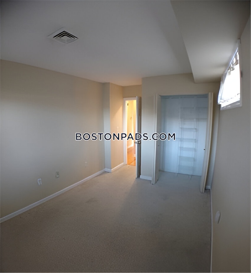 MEDFORD - TUFTS - 2 Beds, 2 Baths - Image 11