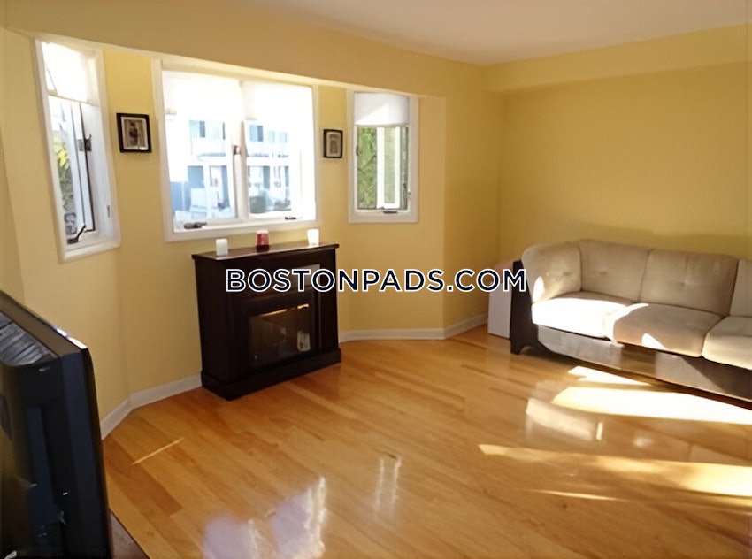 MEDFORD - TUFTS - 2 Beds, 2 Baths - Image 12