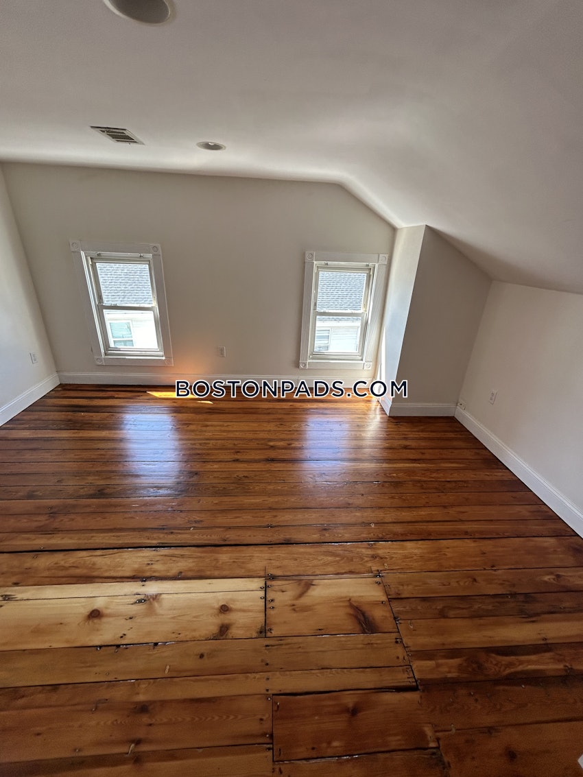 MEDFORD - MEDFORD SQUARE - 5 Beds, 2 Baths - Image 22